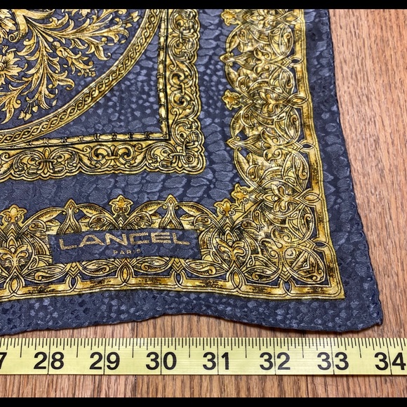 Gorgeous scarf/wrap by Lancel - Picture 6 of 6